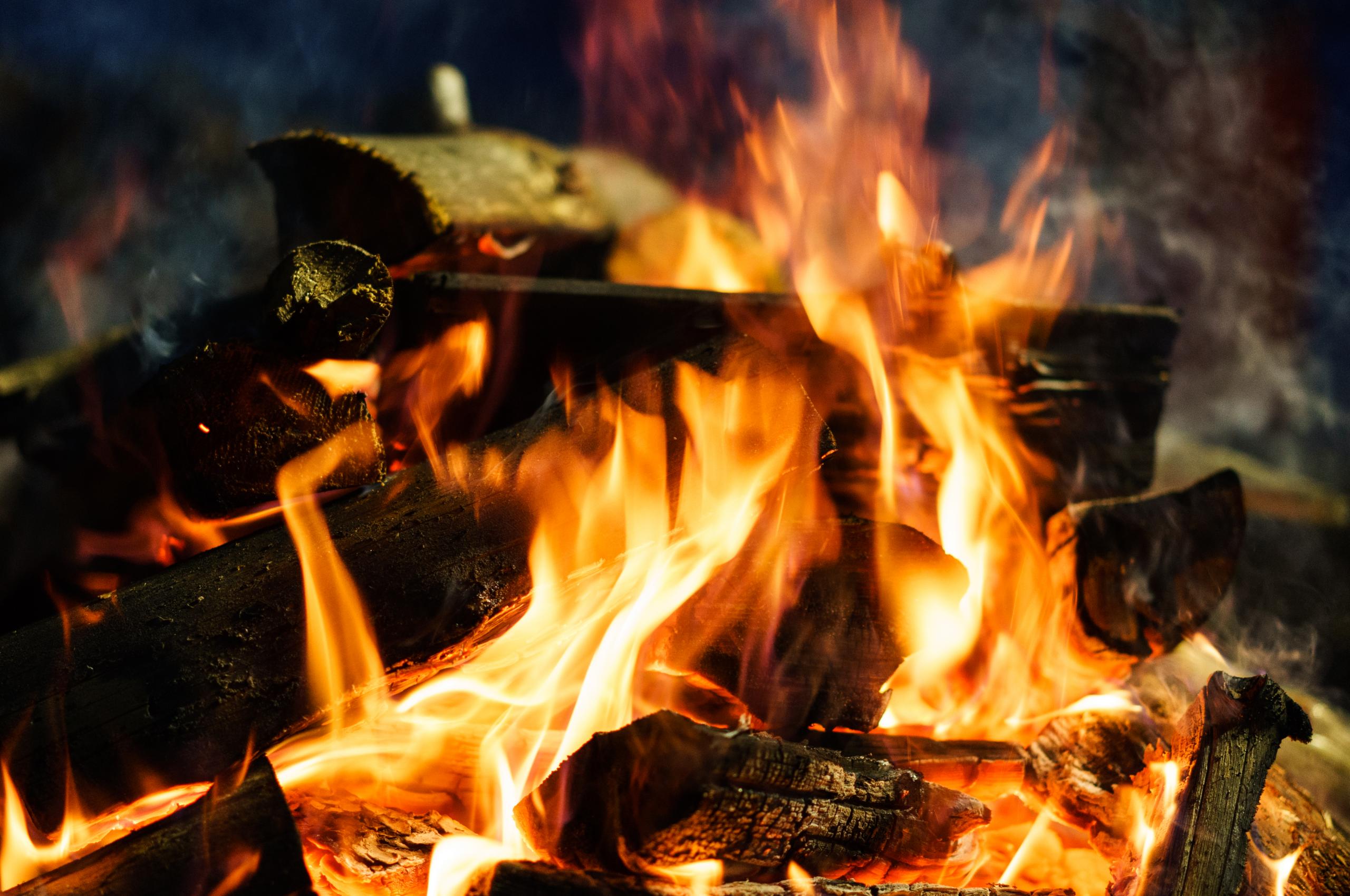 Bonfire Logs Fire Flame Twilight Dark